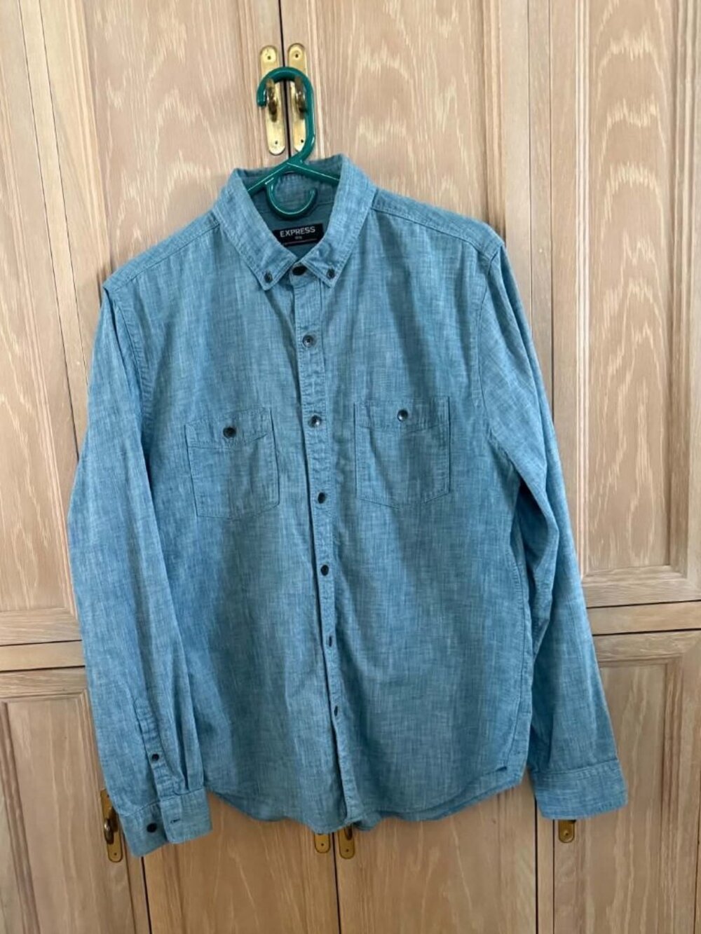 Express Men’s M Light Blue Button Down Shirt Two Chest Pockets